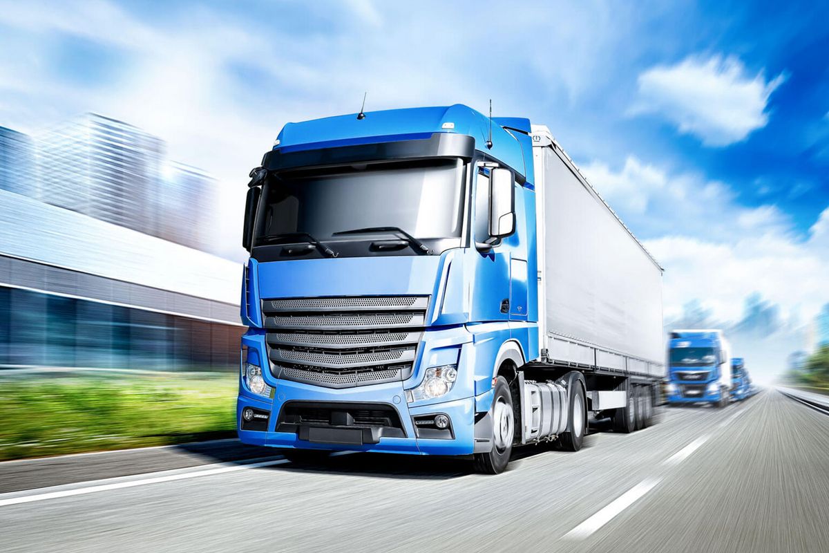 LKW auf einer Straße