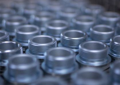 Nahaufnahme Rohlinge von Magnetbau Schramme 