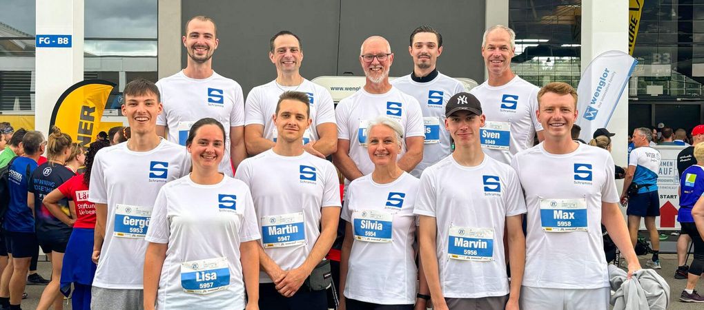 Gruppenfoto Magnetbau Schramme Mitarbeiter beim ZF Firmenlauf 2024