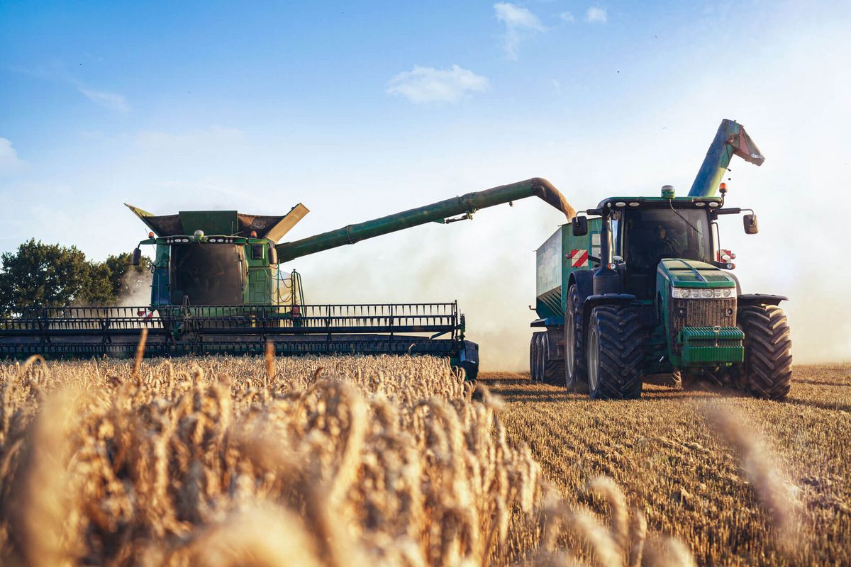 Mähdrescher und Traktor Branche Hydraulik Magnetbau Schramme