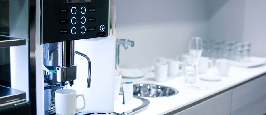 Kaffeemaschine in einer Küche 